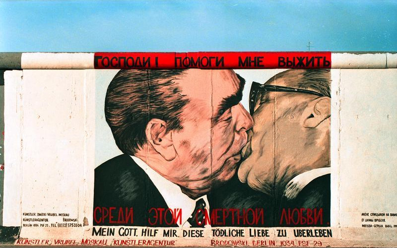 El Beso de Fraternidad, en el lado este del Muro de Berlín