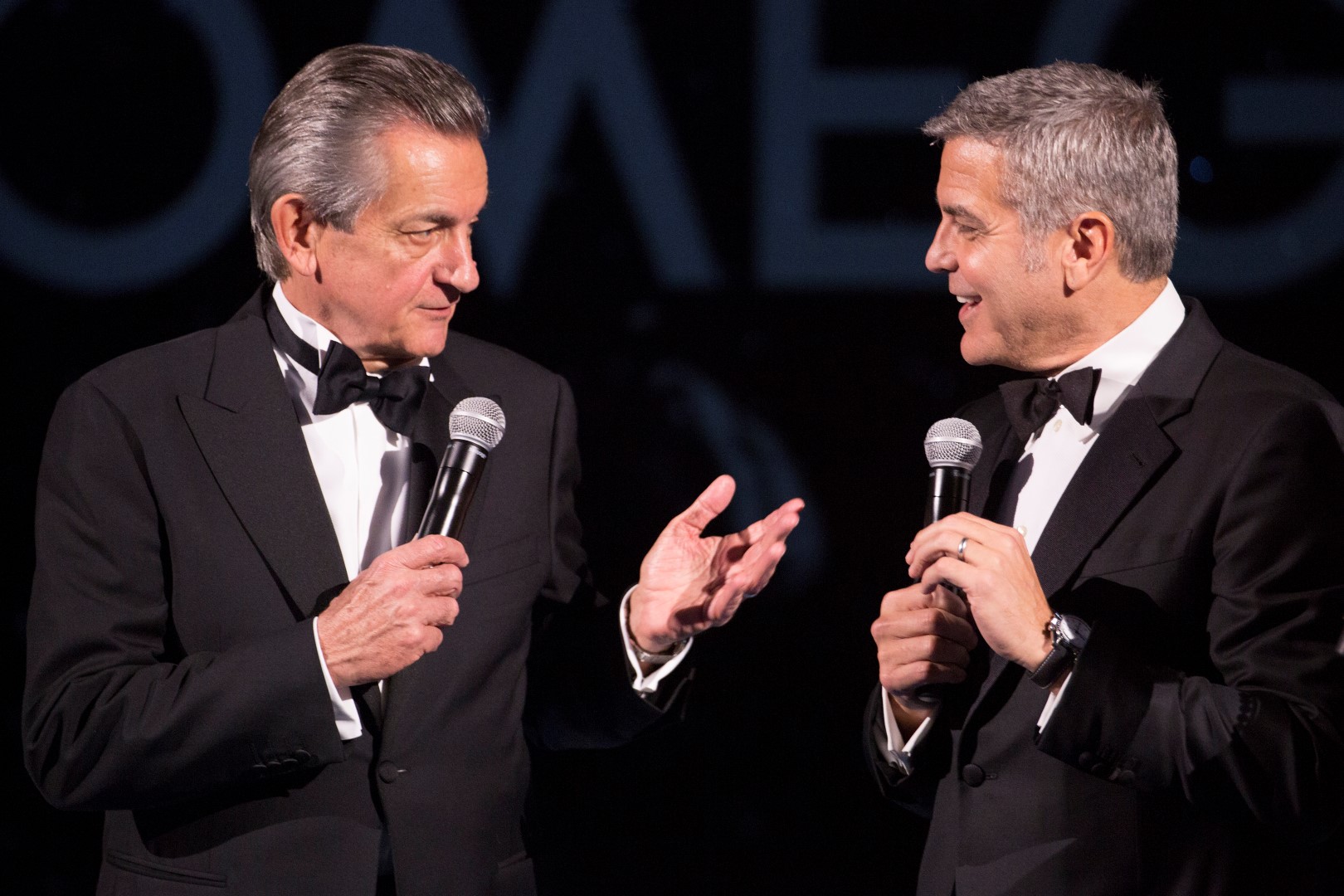 Stephen Urquhart y George Clooney en el escenario