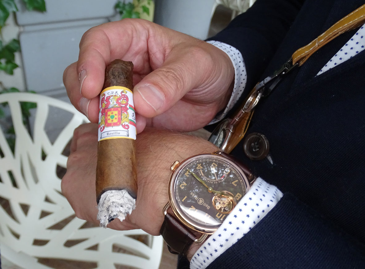 SIAR 2015 - Carlos Rosillo CEO de Bell and Ross, con su reloj Vintage WW1 Edición Limitada y un puro con su escudo de armas