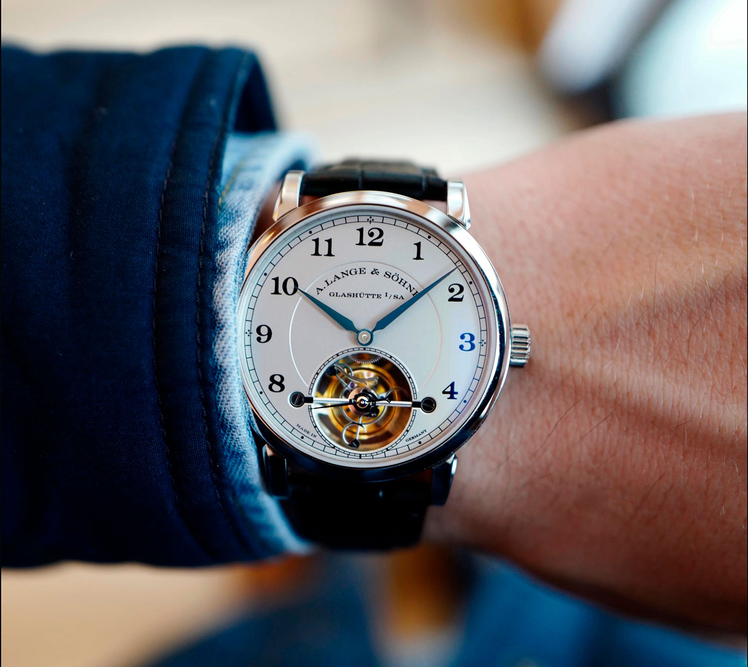 A Lange Söhne 1815 Tourbillon Esmalte blanco en la muñeca