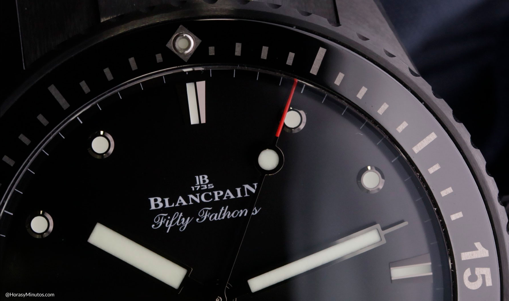 Detalle de la esfera del Blancpain Bathyscaphe cerámica