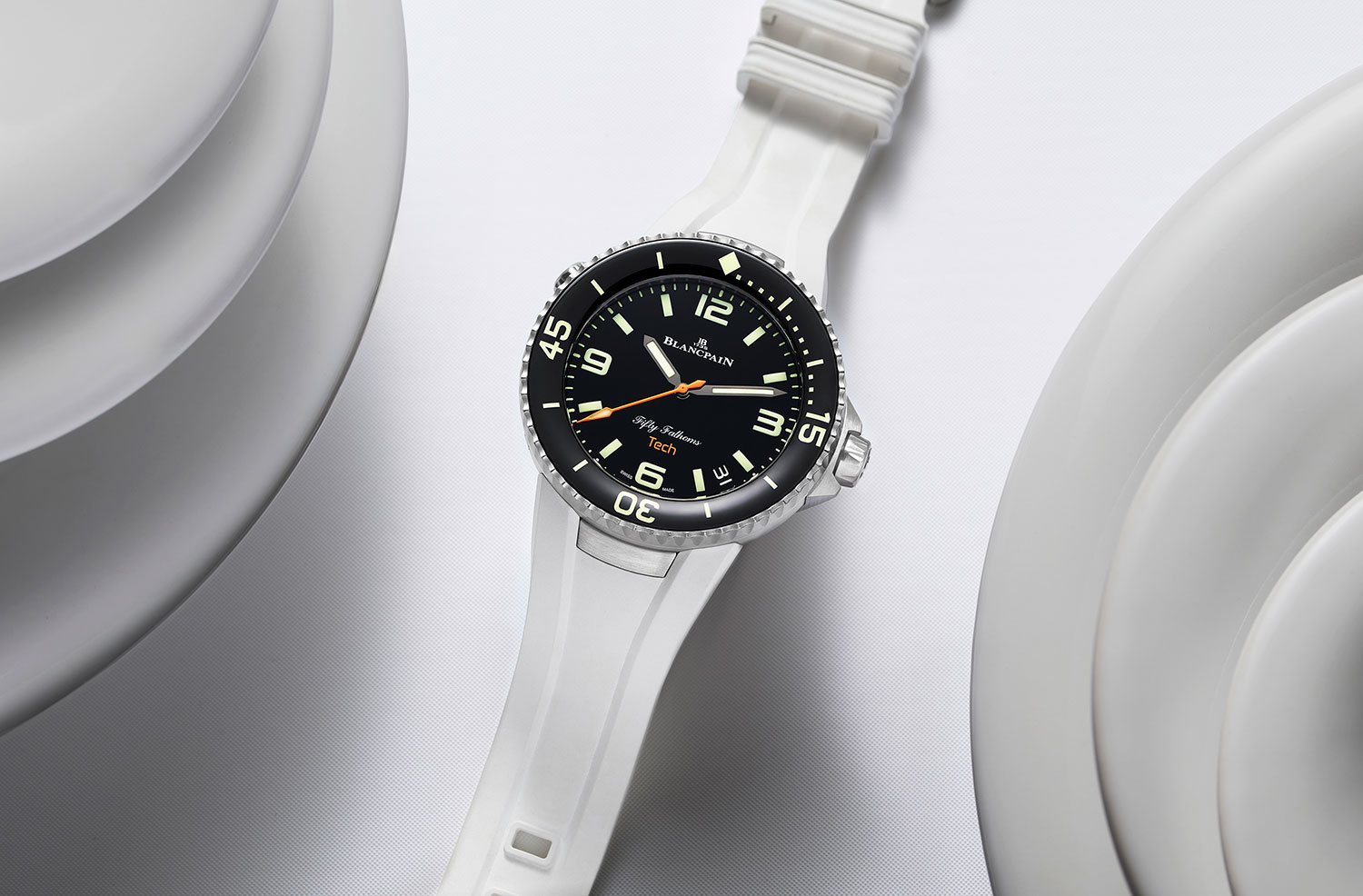 Blancpain Fifty Fathoms Tech 45 mm con correa blanca