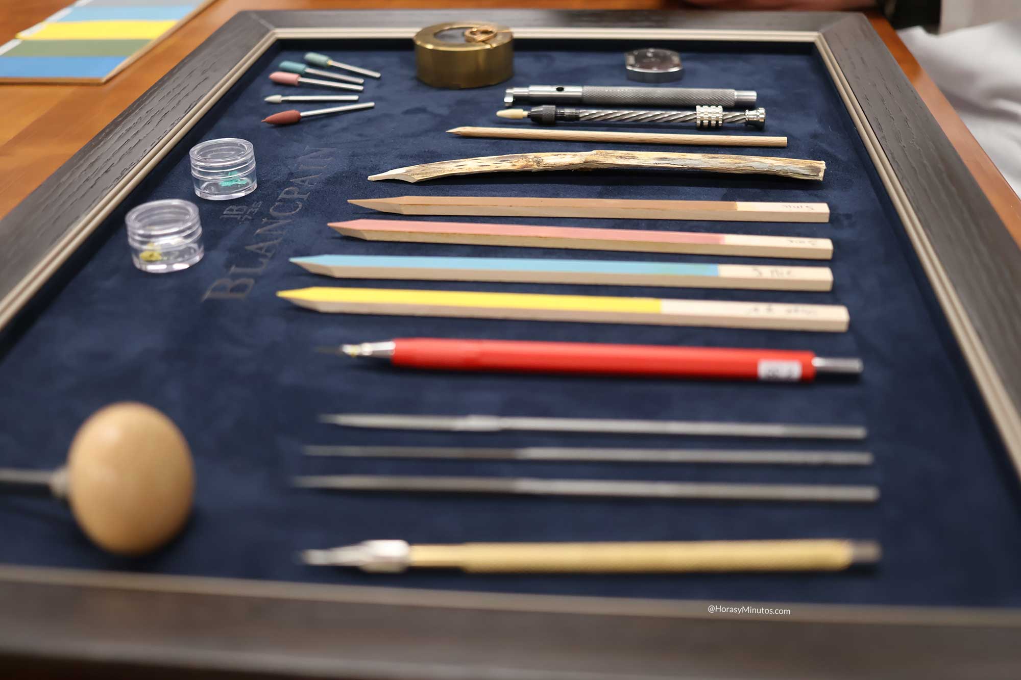 Instrumentos para la decoración del Blancpain Grande Double Sonnerie
