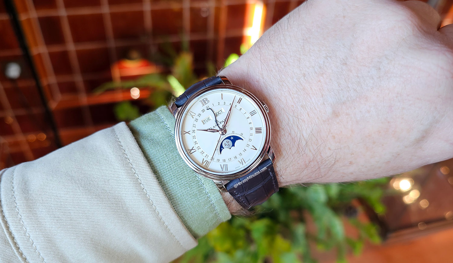 El Blancpain Villeret Quantieme Phases de Lune esfera opalina, puesto