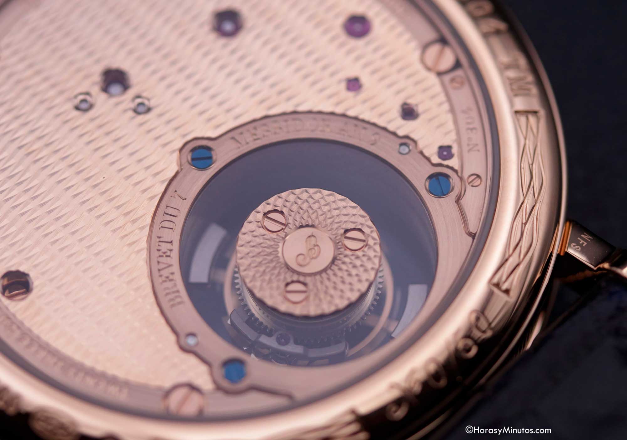 Detalle de la decoración posterior del Breguet Classique Tourbillon Sidèral 7255