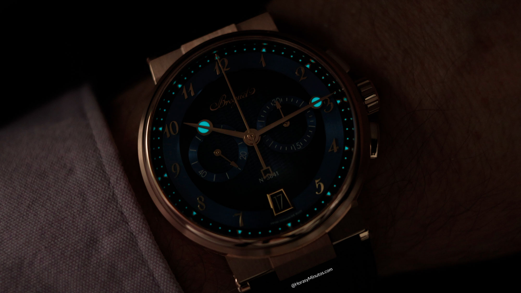 Revestimiento con Super-LumiNova del Breguet Marine Chronographe 5527