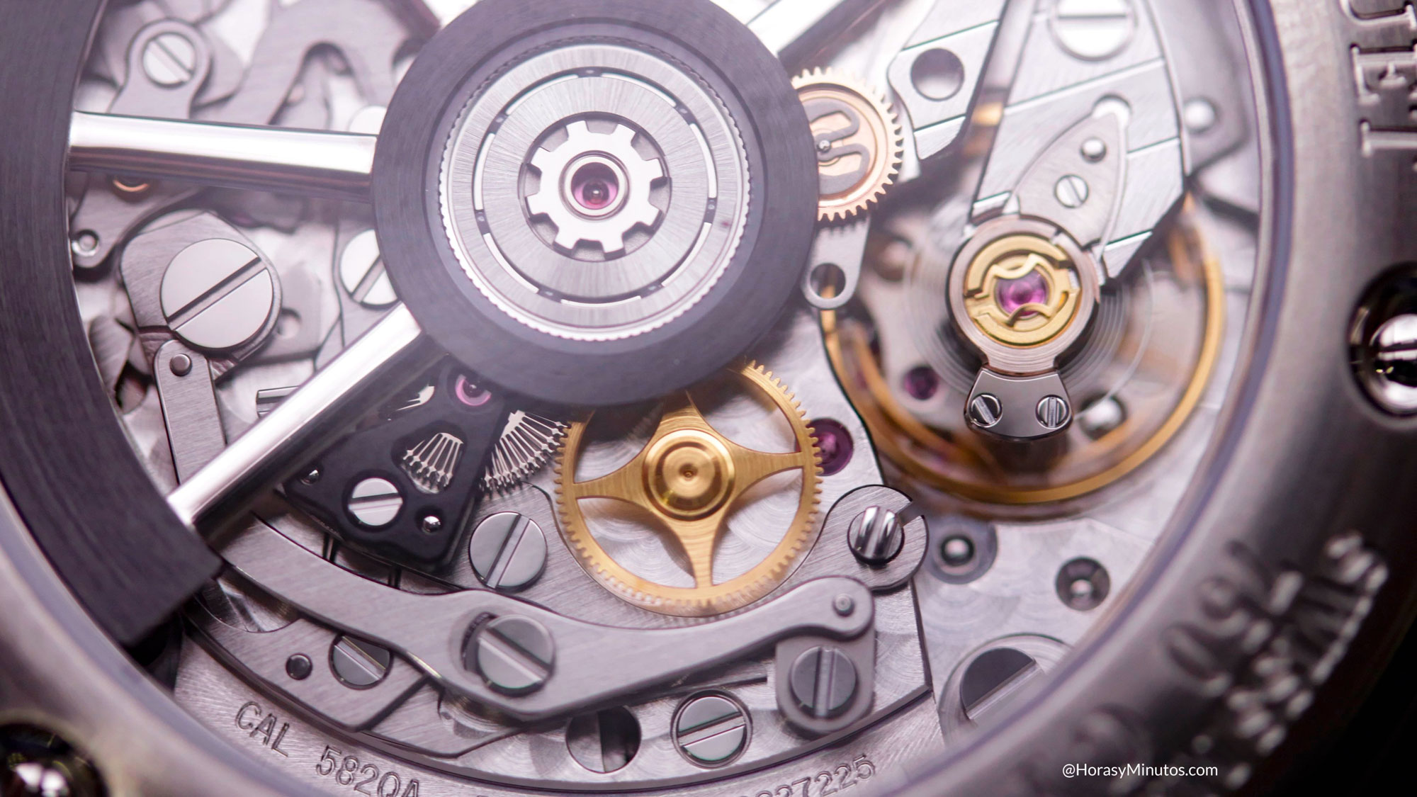 Detalle del Calibre 582QA del Breguet Marine Chronographe 5527