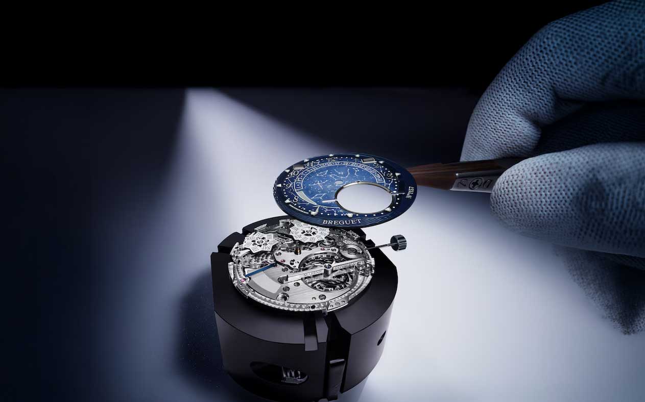Montaje de la esfera sobre el calibre del Breguet Marine Équation Marchante 5887