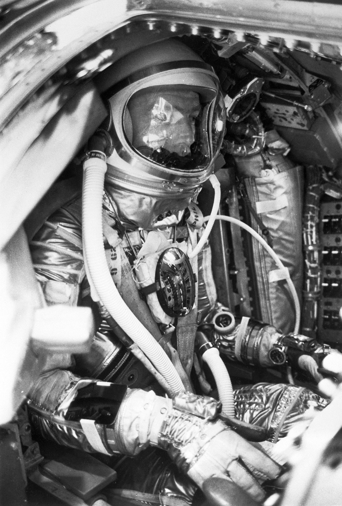 Scott Carpenter con su Breitling Navitimer Cosmonaute, en la Aurora 7