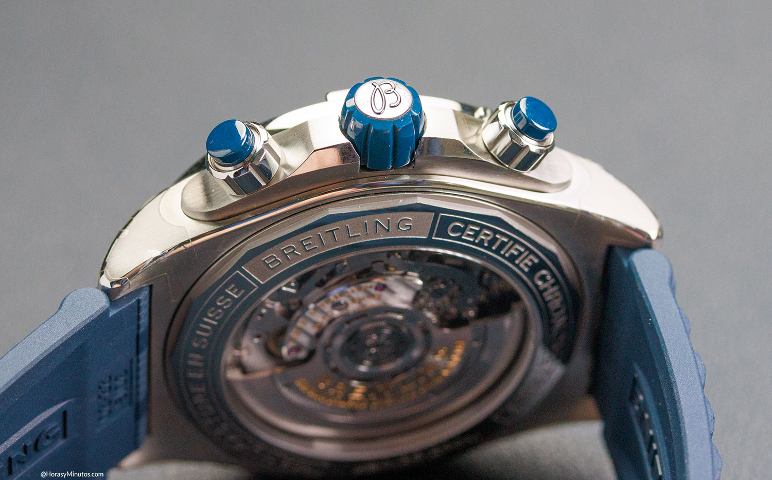 Corona y pulsadores del Breitling Super Chronomat B01 44