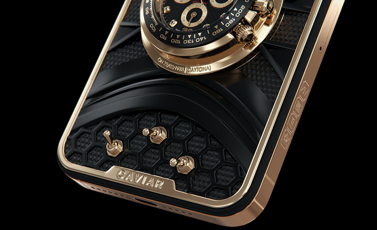 Detalle del Caviar IPhone 14 con Rolex Daytona