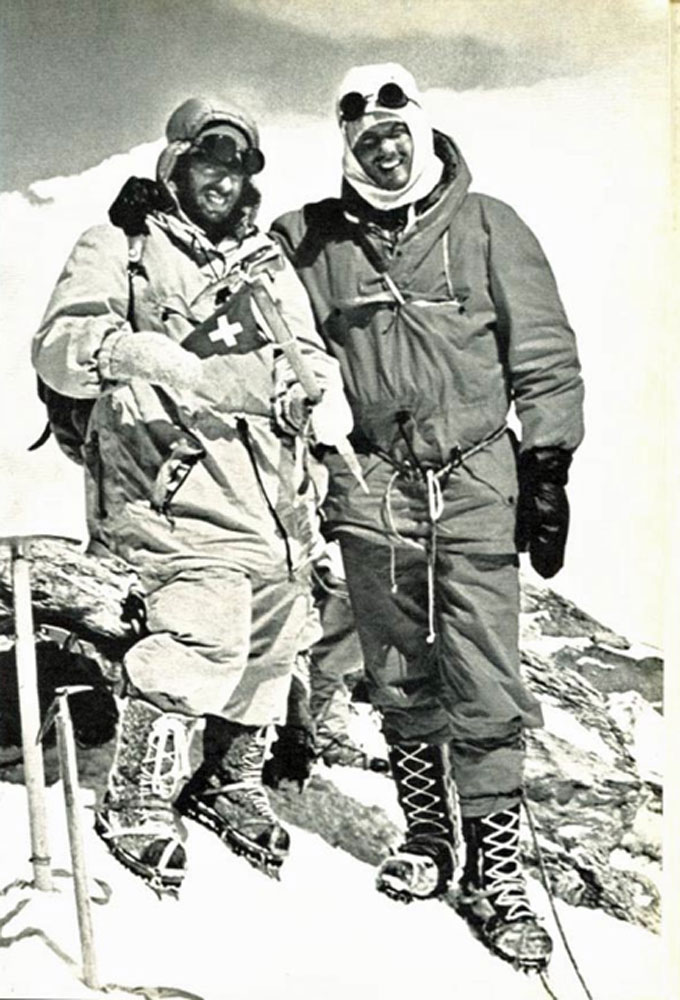 Max Eiselin y Kurt Diemberger en la cumbre