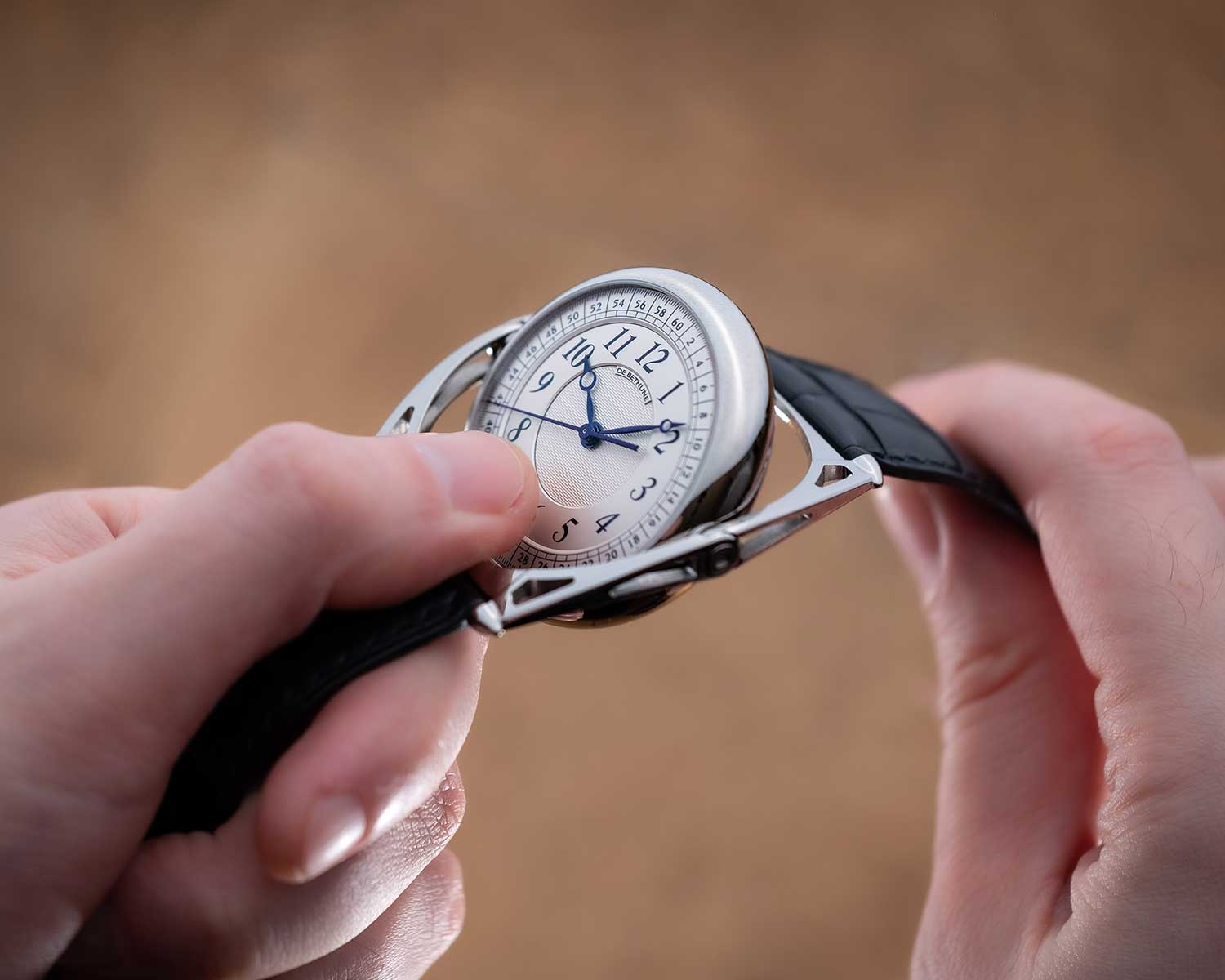 El De Bethune Kind of Two Tourbillon, girando