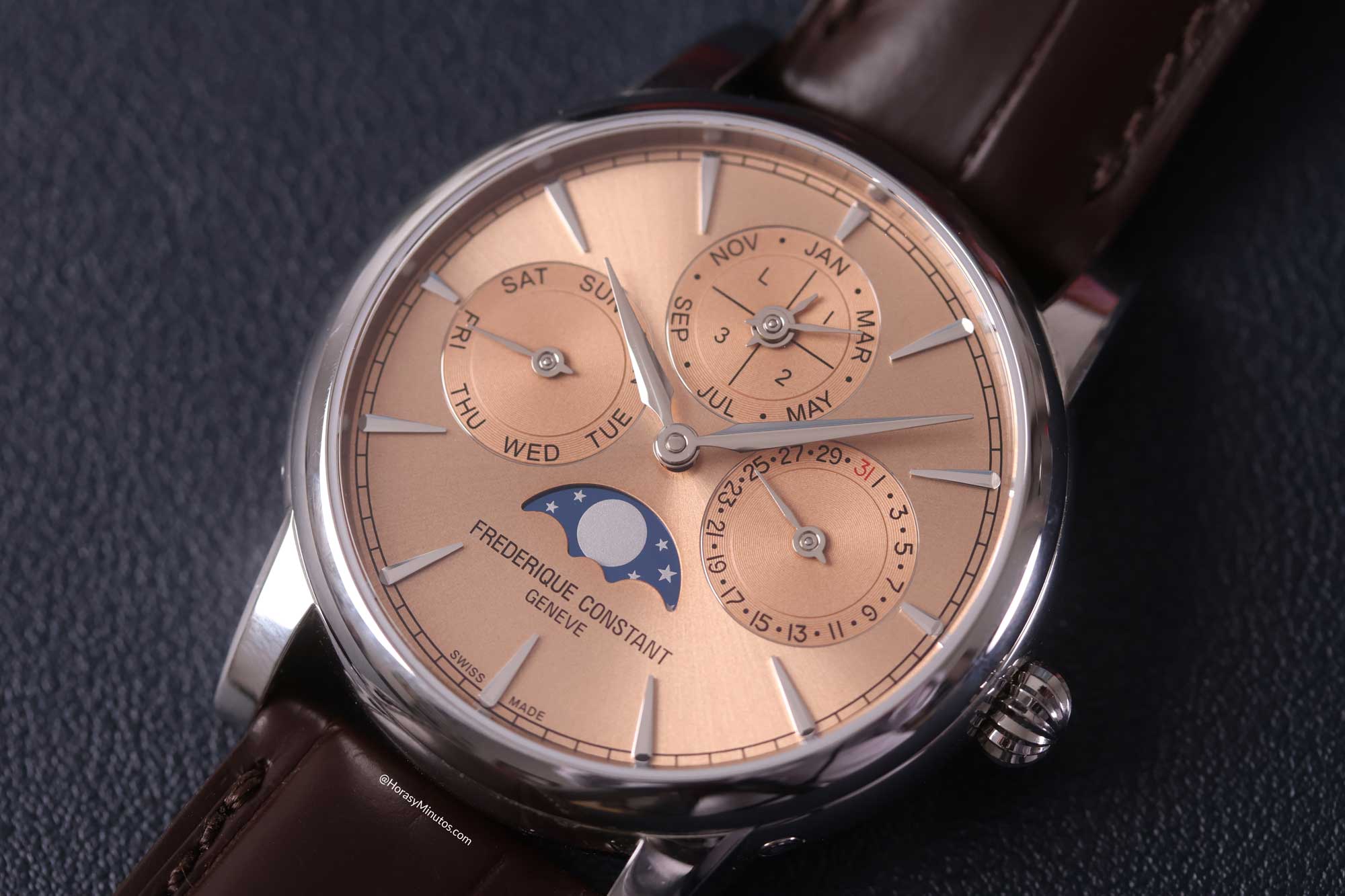 Esfera salmón del Frederique Constant Classic Perpetual Calendar Manufacture