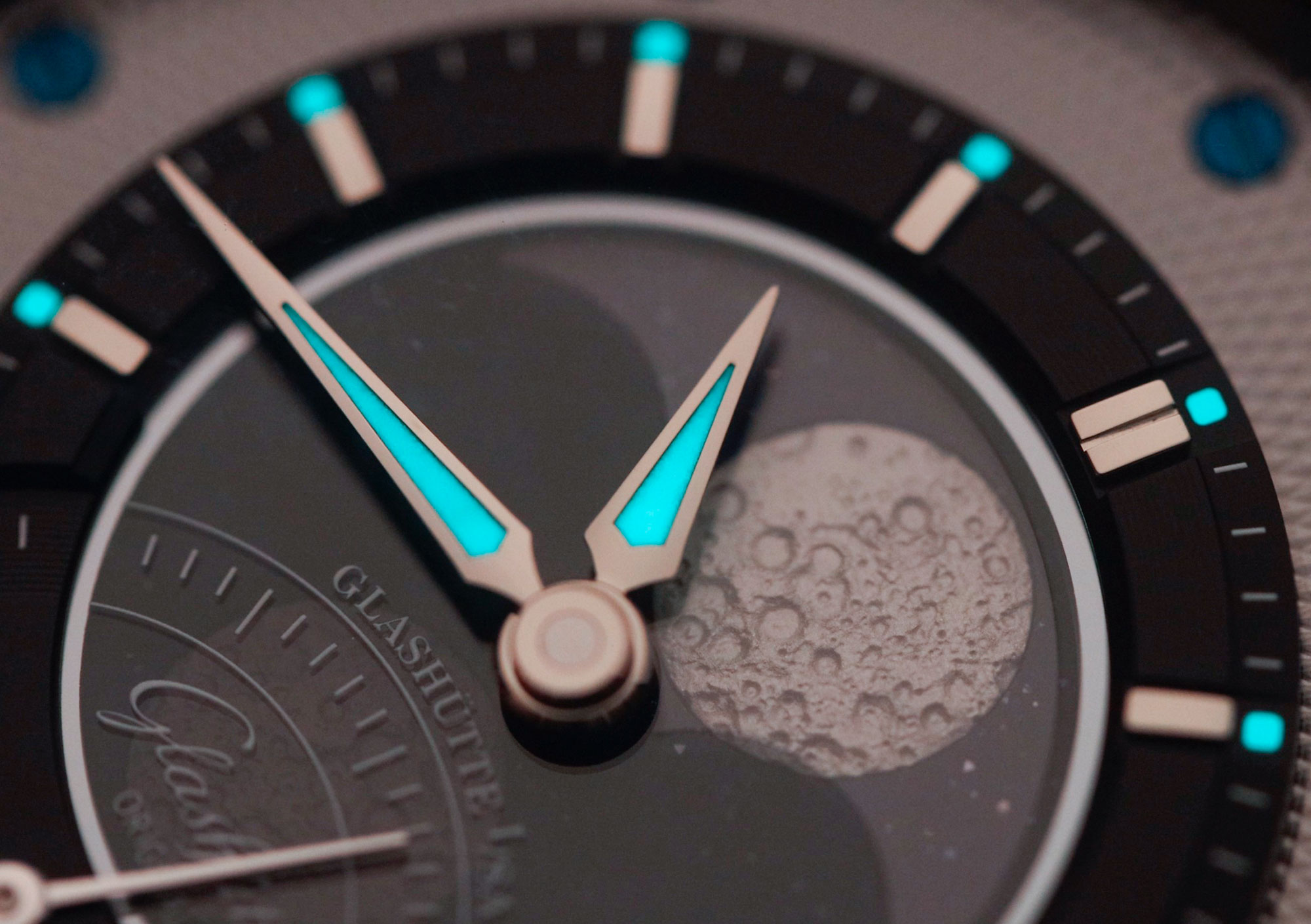 Tratamiento con SuperLumiNova del Glashütte Original PanolunarInverse