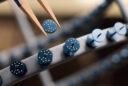 Discos de fases lunares creados en la fábrica de esferas de Glashütte Original