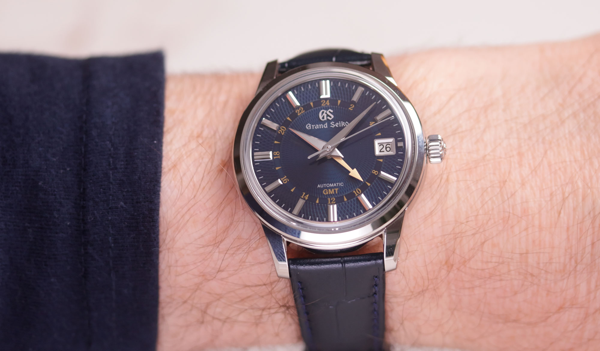 Así queda el Grand Seiko Elegance GMT SBGM257 Moondrop