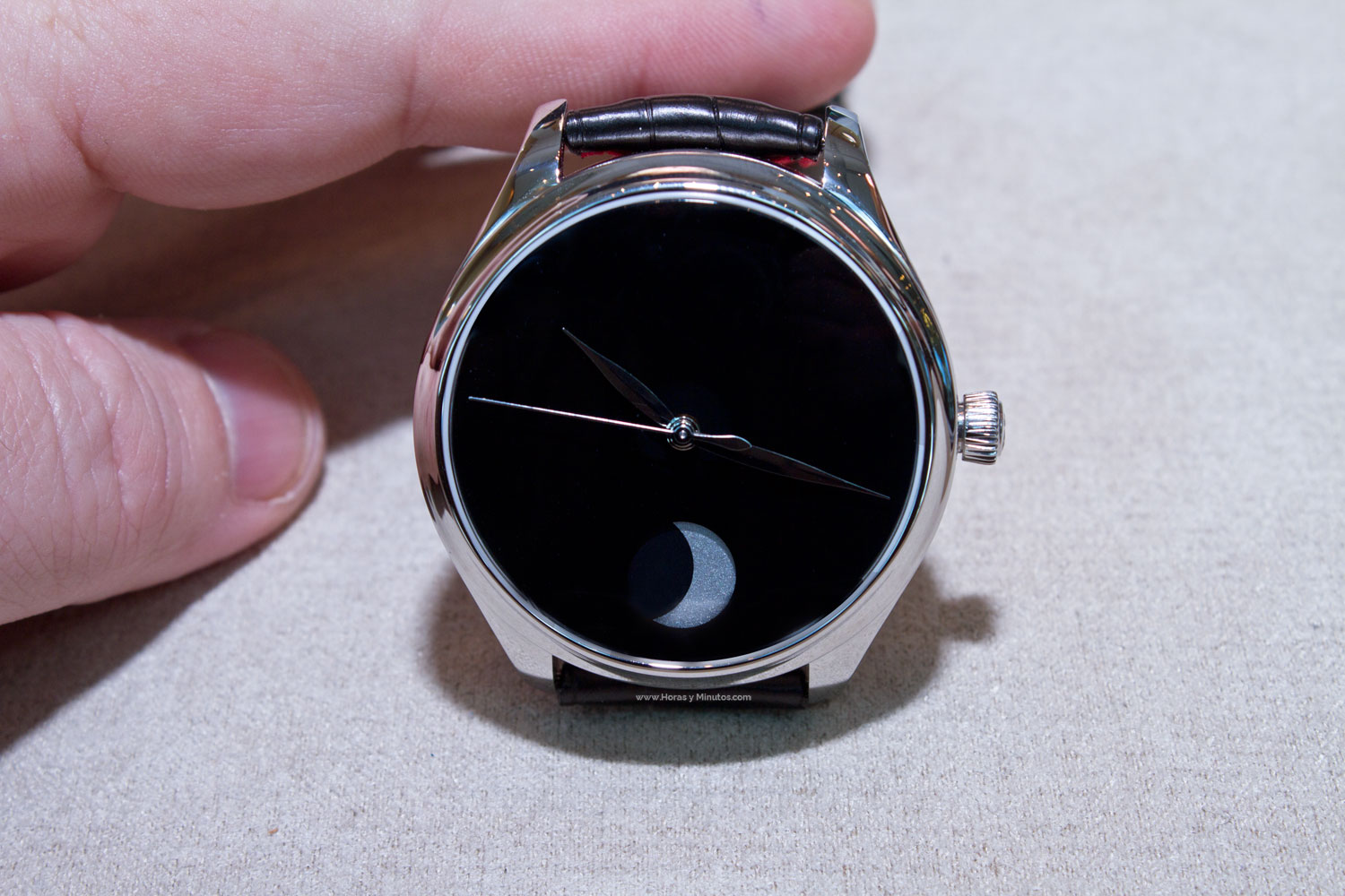 H. Moser & Cie Endeavour Perpetual Moon