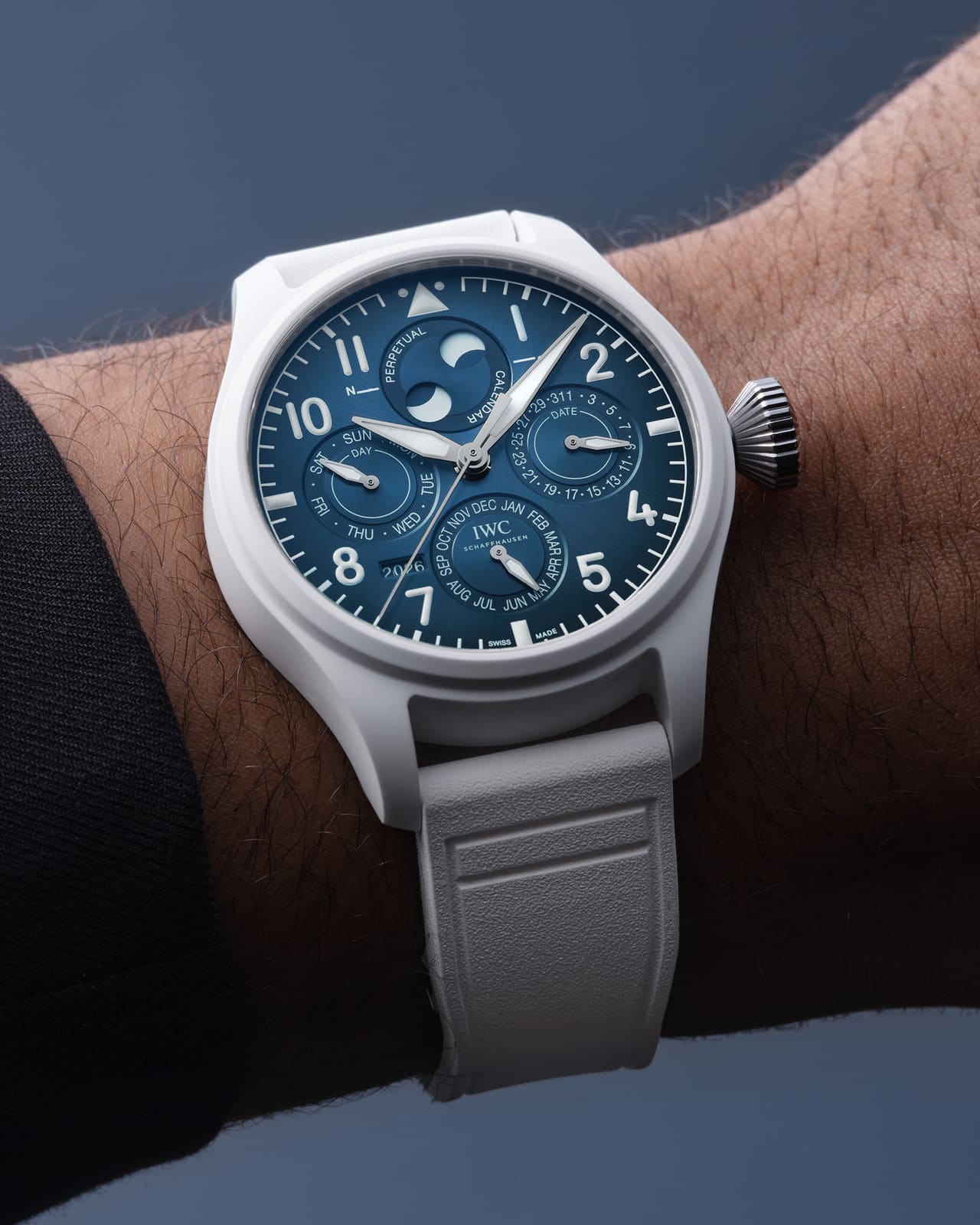 IWC Pilot’s Watch Perpetual Calendar Le Petit Prince cerámica en la muñeca