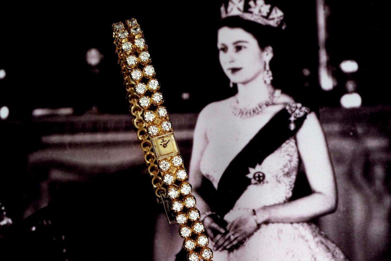 Isabel II con el Jaeger-LeCoultre 101 en su coronación