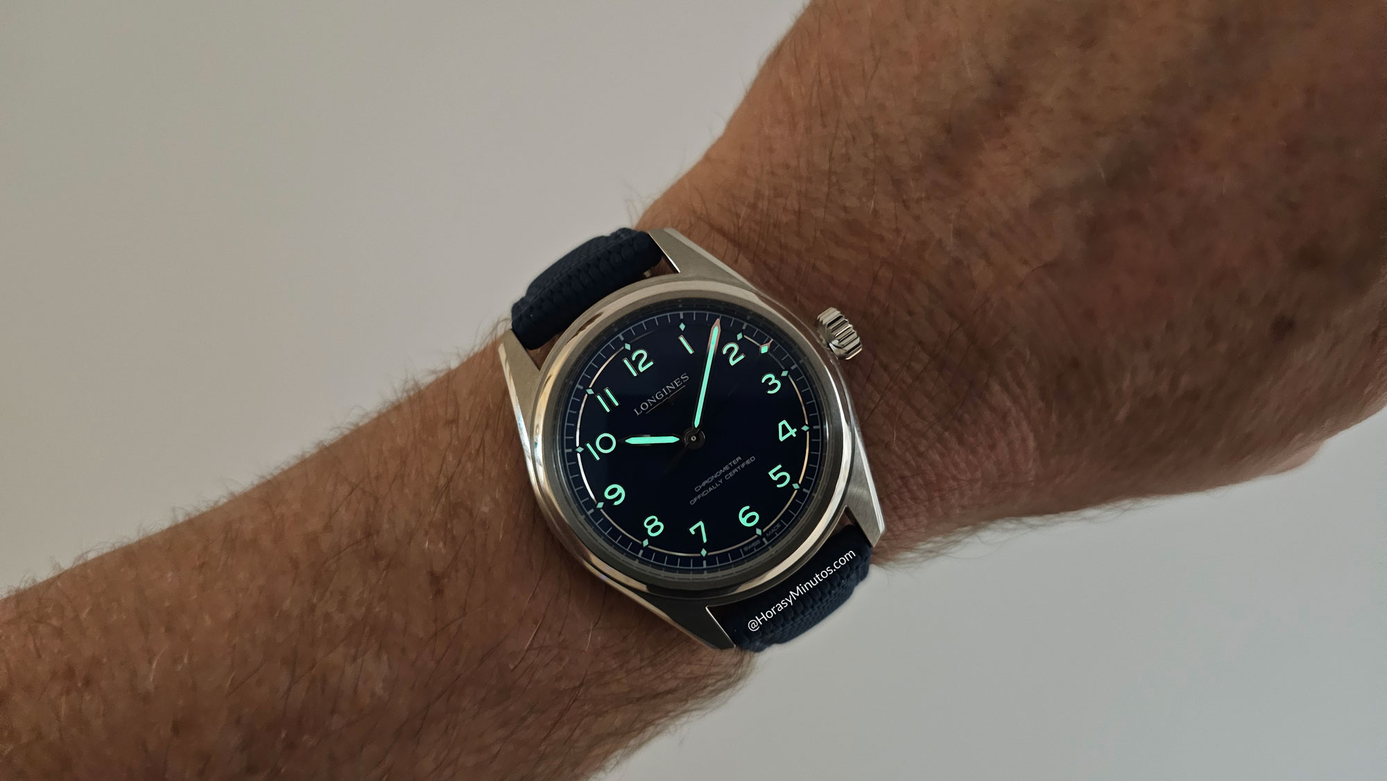 Tratamiento con Super-Luminova en el Longines Spirit Pilot L38094939