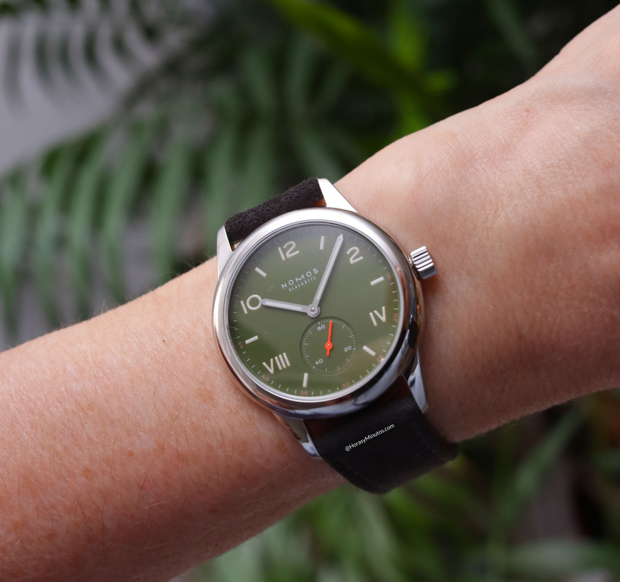 Nomos Club Campus All Olive de 36 en muñeca femenina