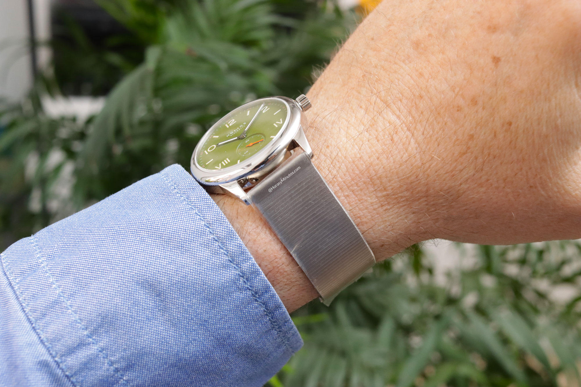 Nomos Club Campus All Olive con brazalete