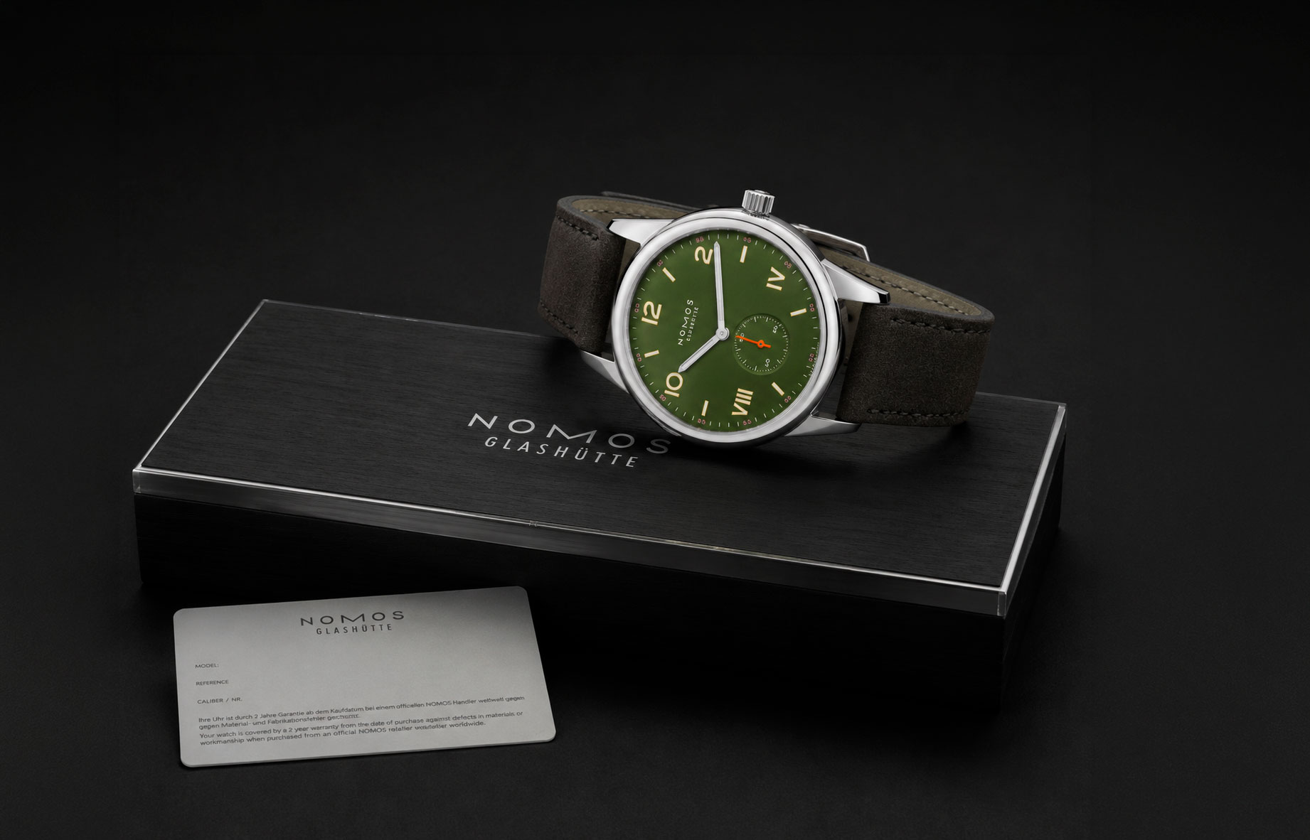 Nomos Club Campus All Olive y su caja de madera