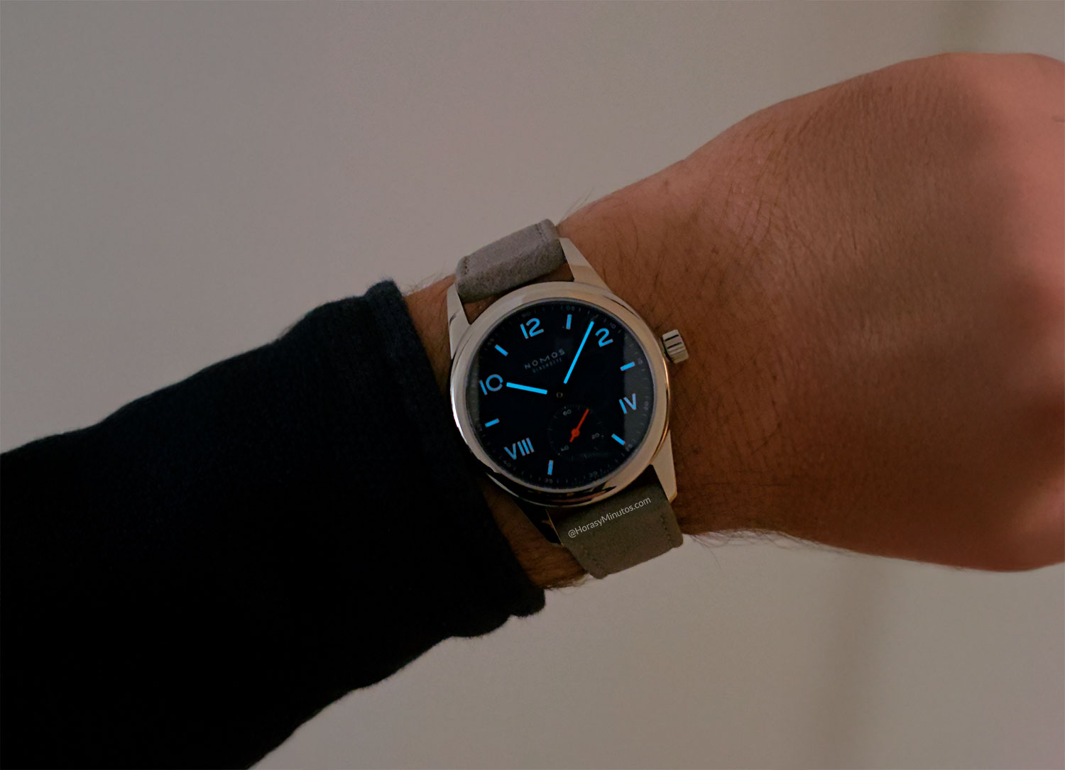 Tratamiento con Super-LumiNova del Nomos Glashütte Club Campus