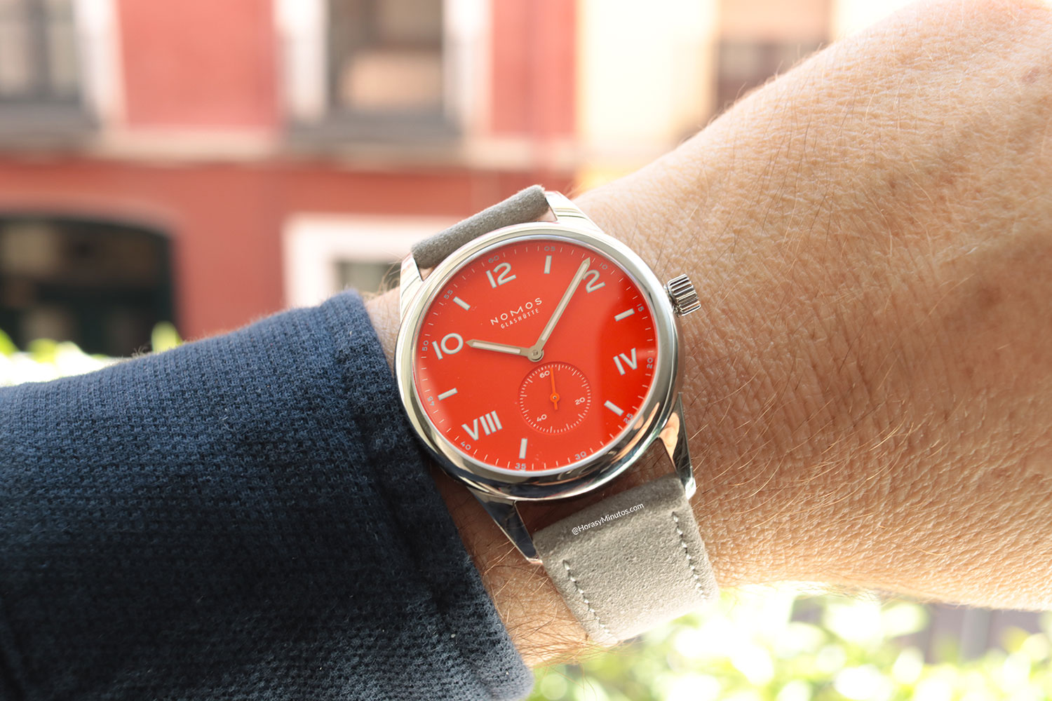 En la muñeca: Nomos Glashütte Club Campus Nonstop Red