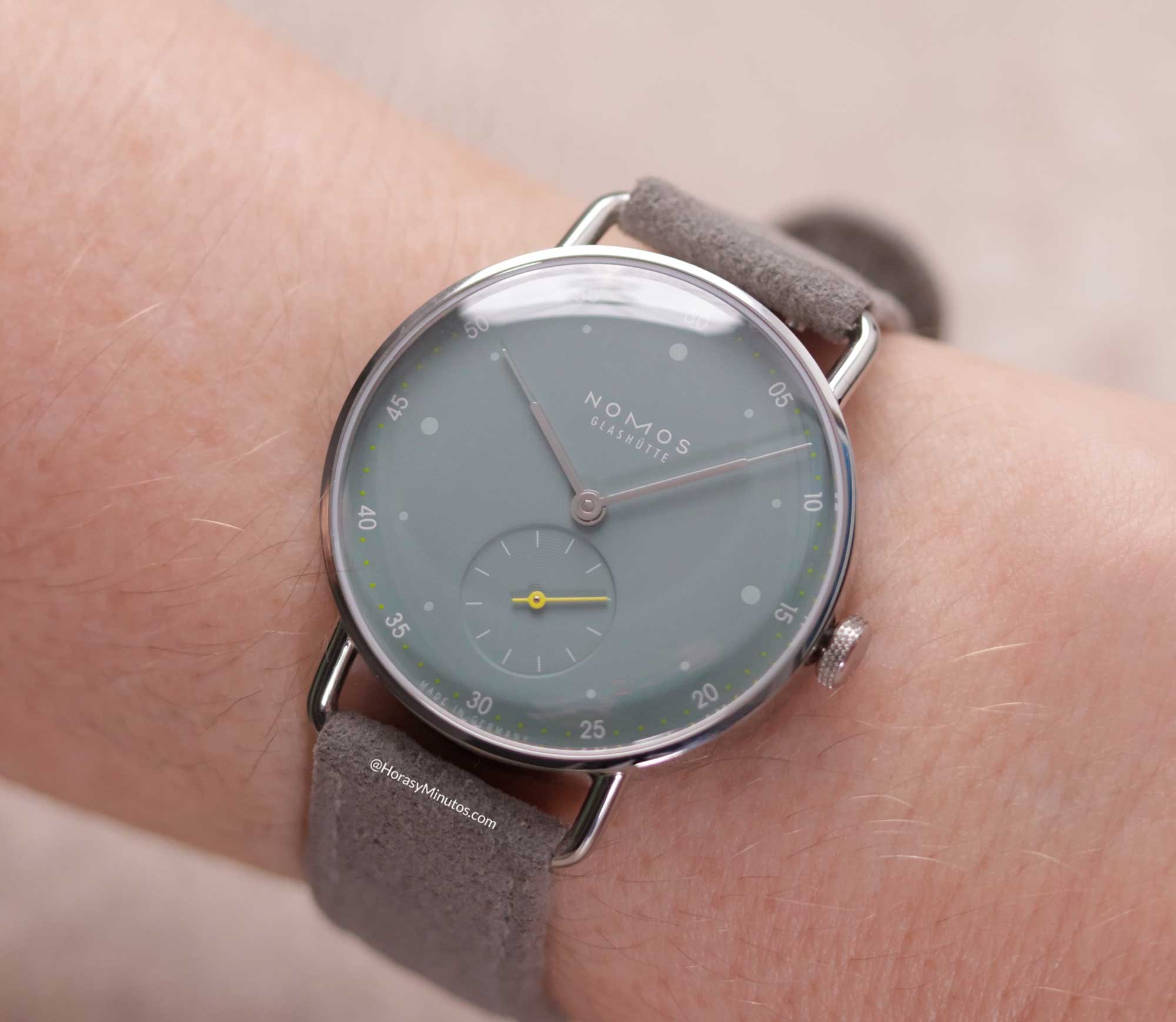 El Nomos Metro 33 Sage, puesto