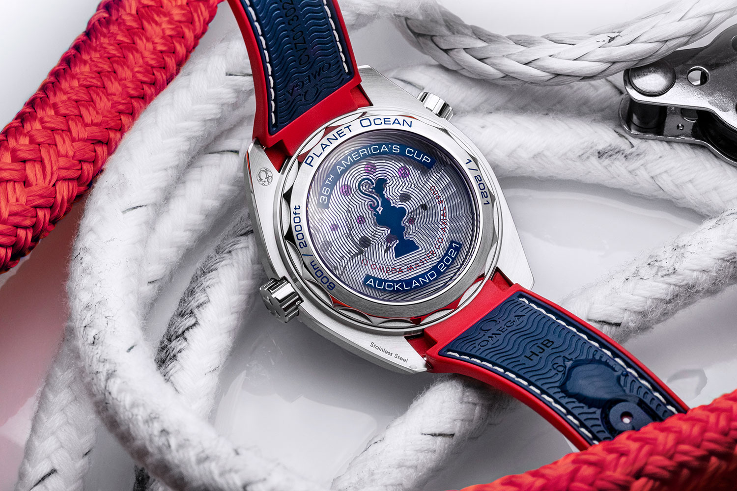 Trasera del OMEGA Seamaster Planet Ocean 36th America’s Cup Limited Edition
