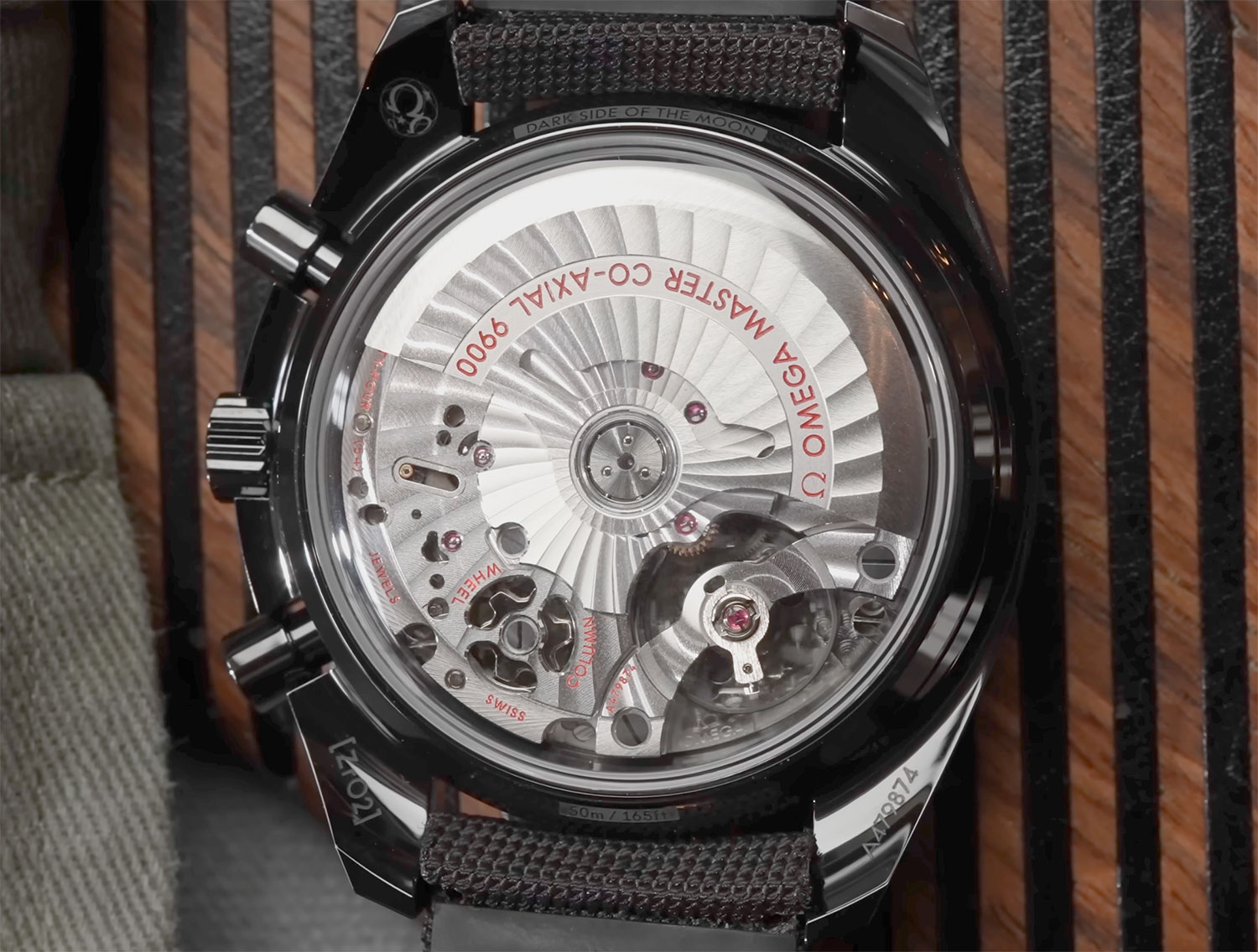 Calibre 9900 del Omega Speedmaster Dark Side of the Moon Blanco