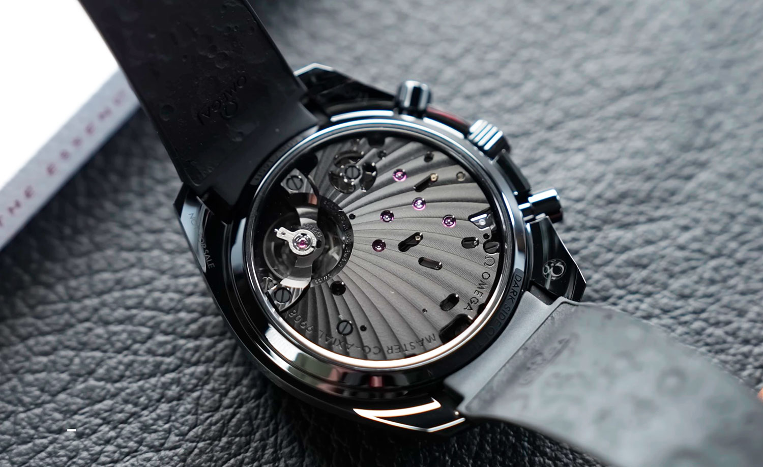 Calibre 9908 del Omega Speedmaster Dark Side of the Moon