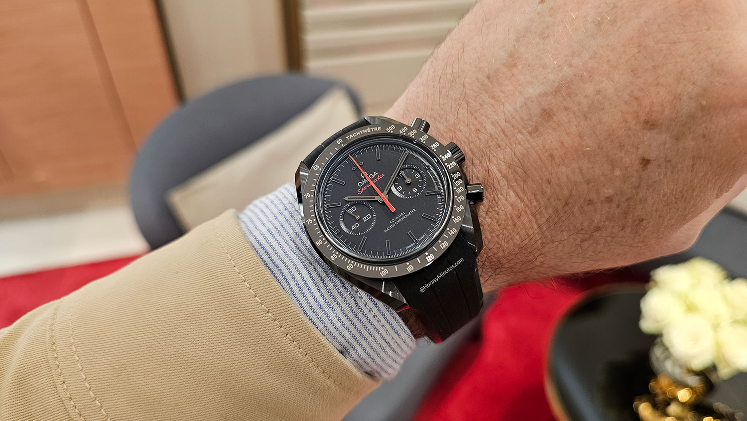 El Omega Speedmaster Dark Side of the Moon Rojo, puesto