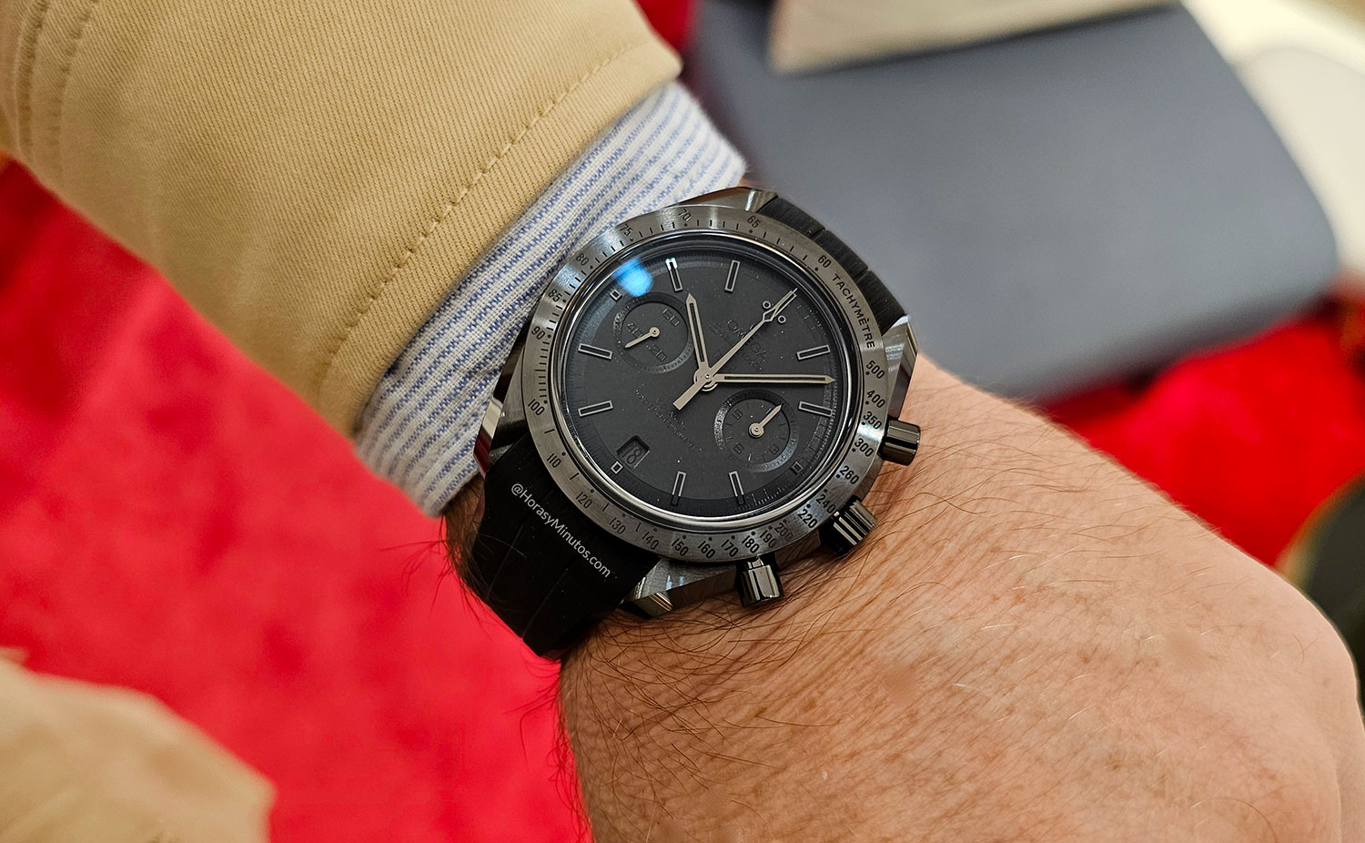 Así queda el Omega Speedmaster Dark Side of the Moon Todo negro