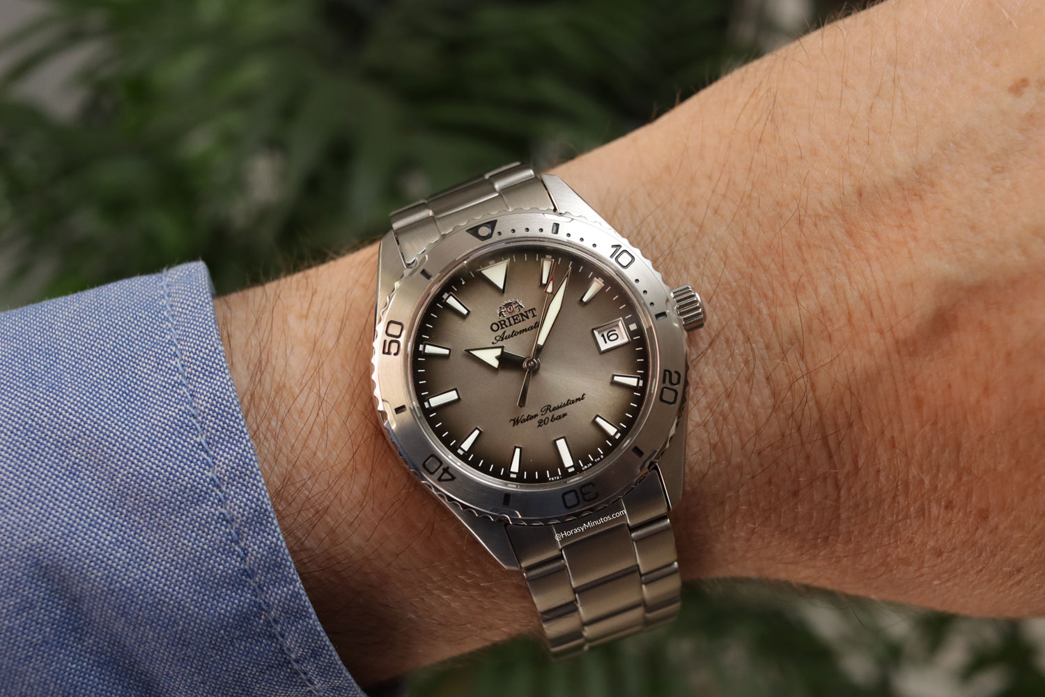 Orient Mako 40 RA-AC0Q16N en la muñeca