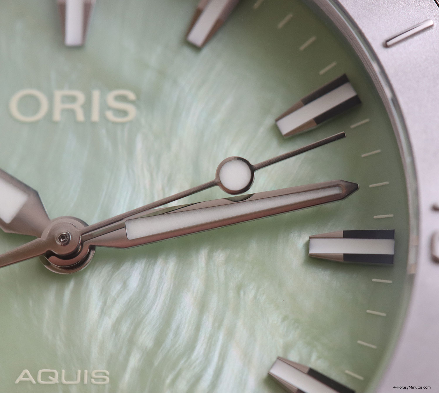 Detalle del Oris Aquis Date 36,5 mm verde