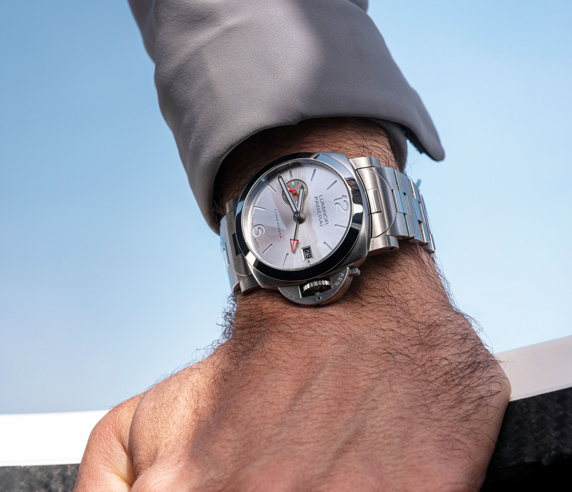 El Panerai Luminor Luna Rossa GMT PAM01791, puesto