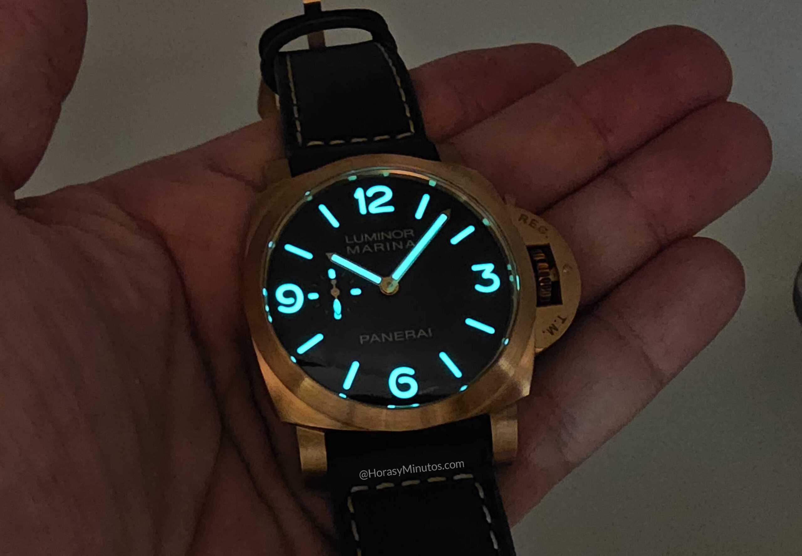 Super-LumiNova del Panerai Luminor Marina Bronzo PAM01678