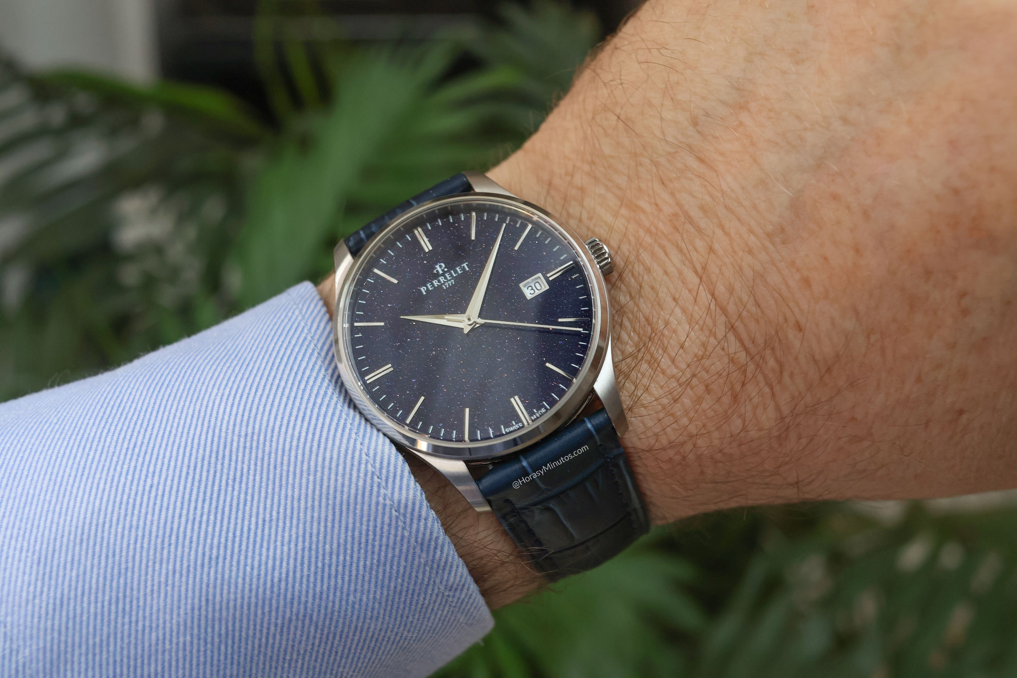 Así queda el Perrelet Weekend Aventurina con correa