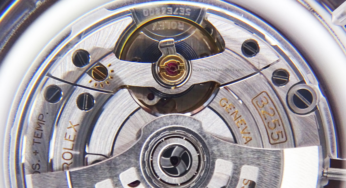 Rolex Oyster Perpetual Day Date calibre 3255 detalle del volante Horas y Minutos