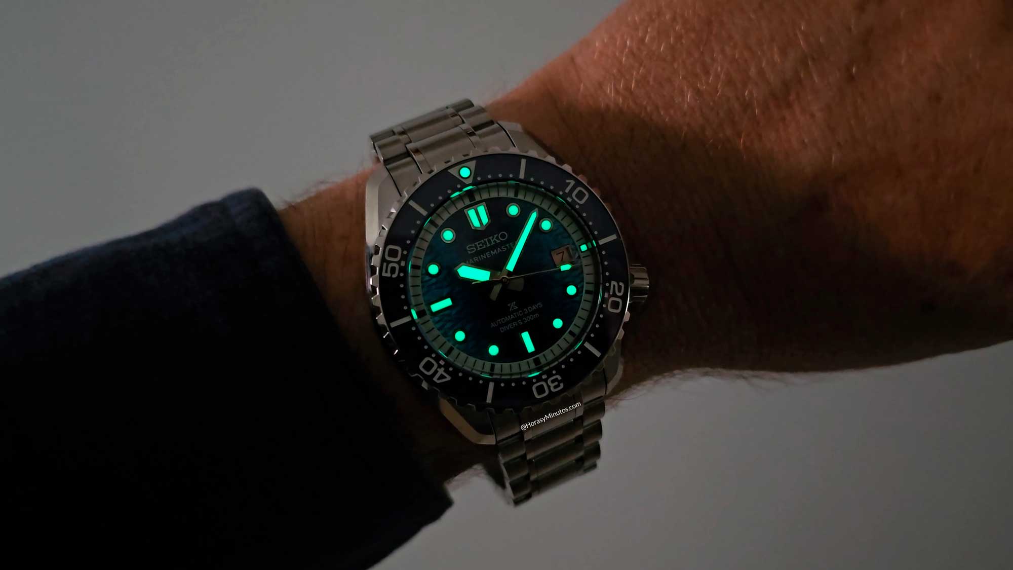 Tratamiento con LumiBrite del Seiko Prospex Marinemaster 1968 Heritage Divers Watch