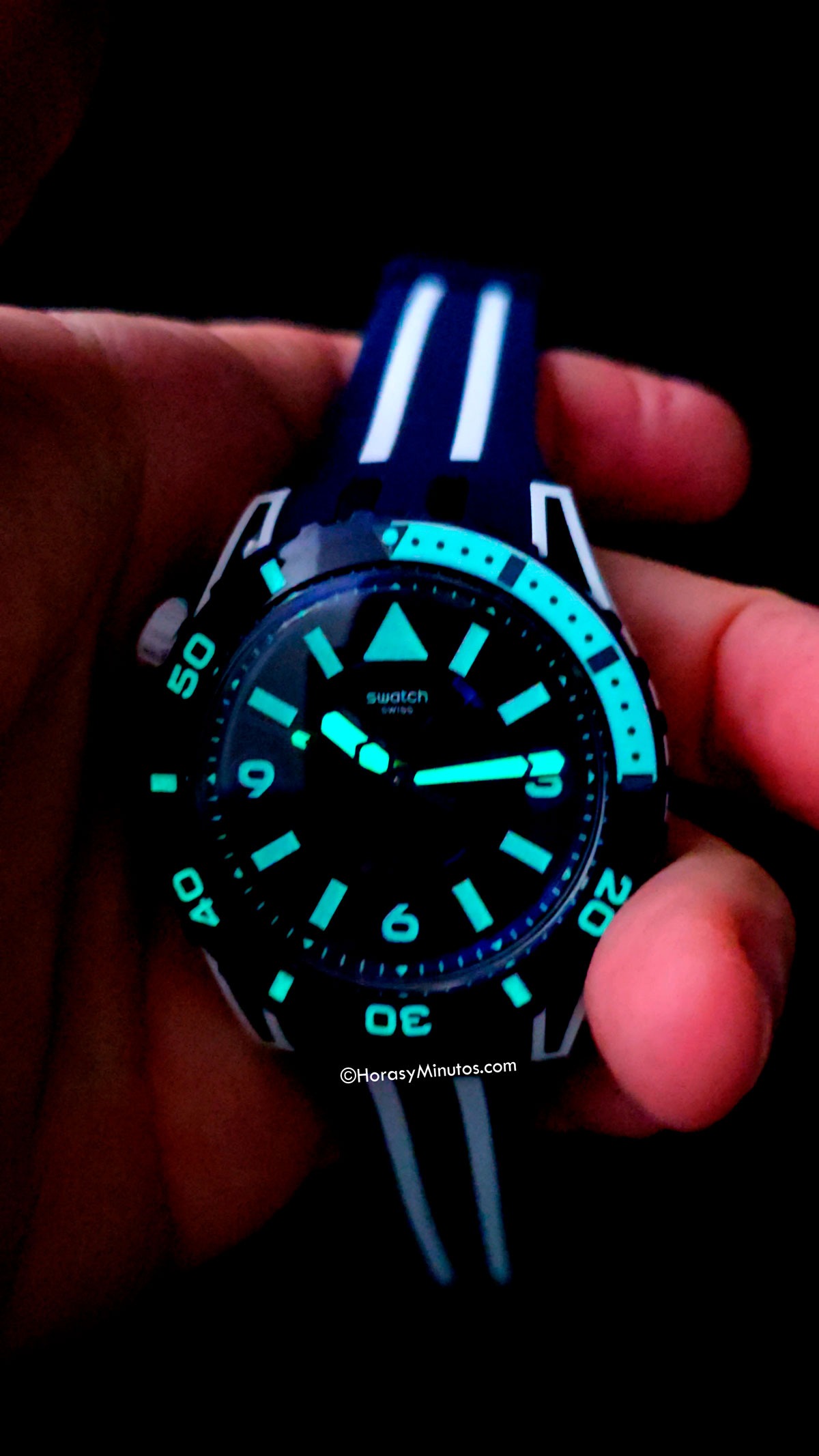 Tratamiento con Super-LumiNova del Swatch Scubaqua