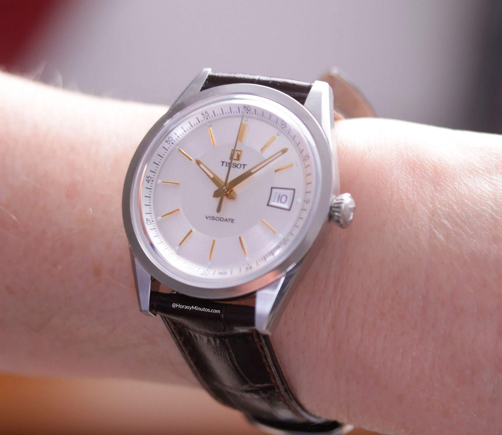 Tissot Visodate 2026 en muñeca femenina