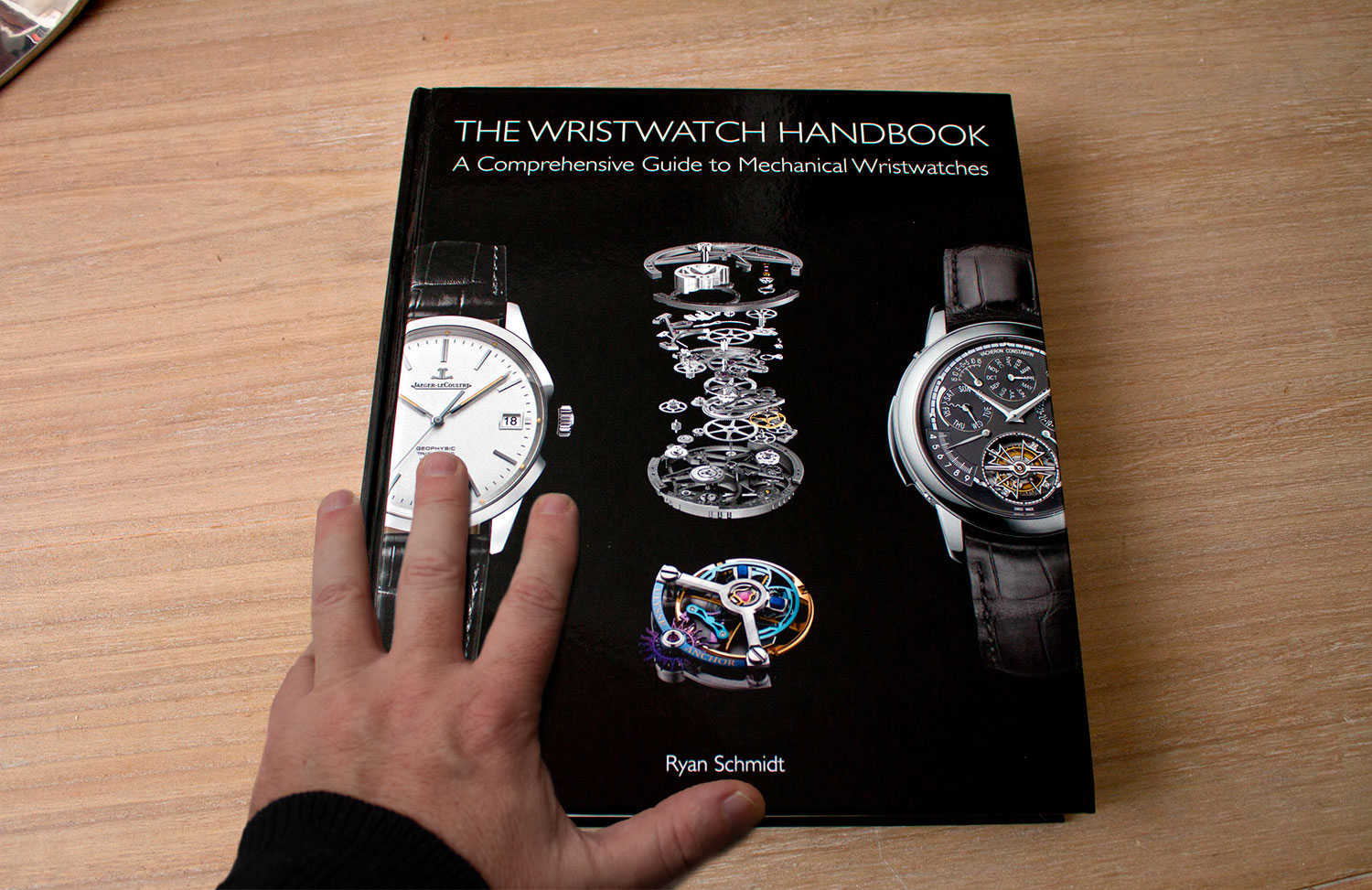 Tres libros sobre relojería. Portada de The Wristwatch Handbook