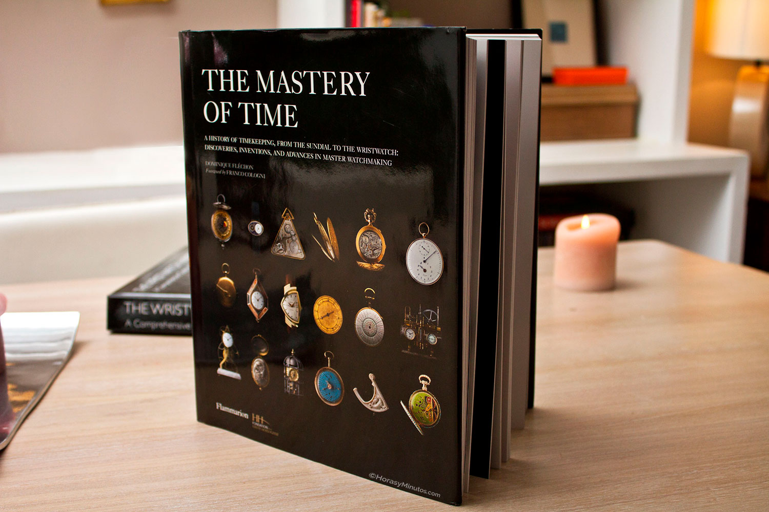 Tres libros sobre relojería. Portada de The Mistery of Time