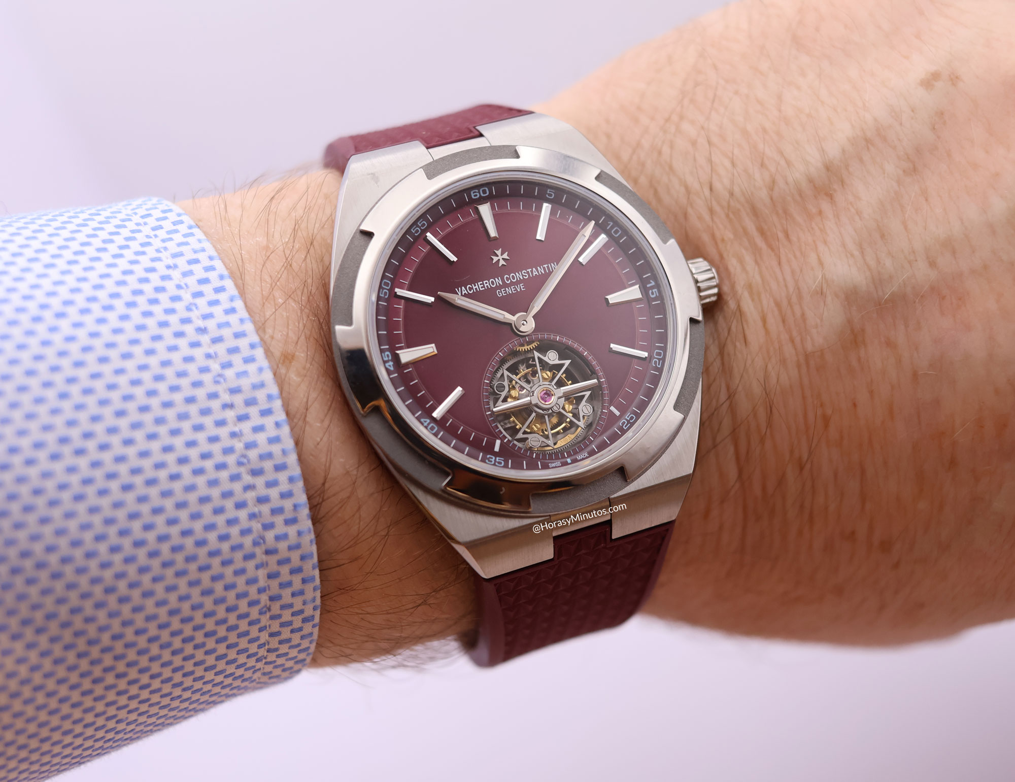 Vacheron Onstantin Overseas Tourbillon Deep Red con correa granate
