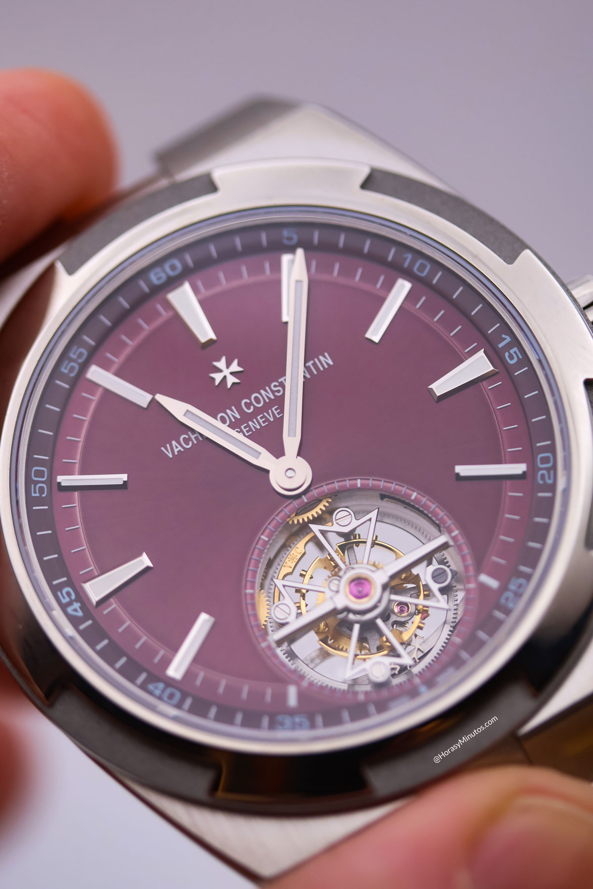 Esfera del Vacheron Onstantin Overseas Tourbillon Deep Red