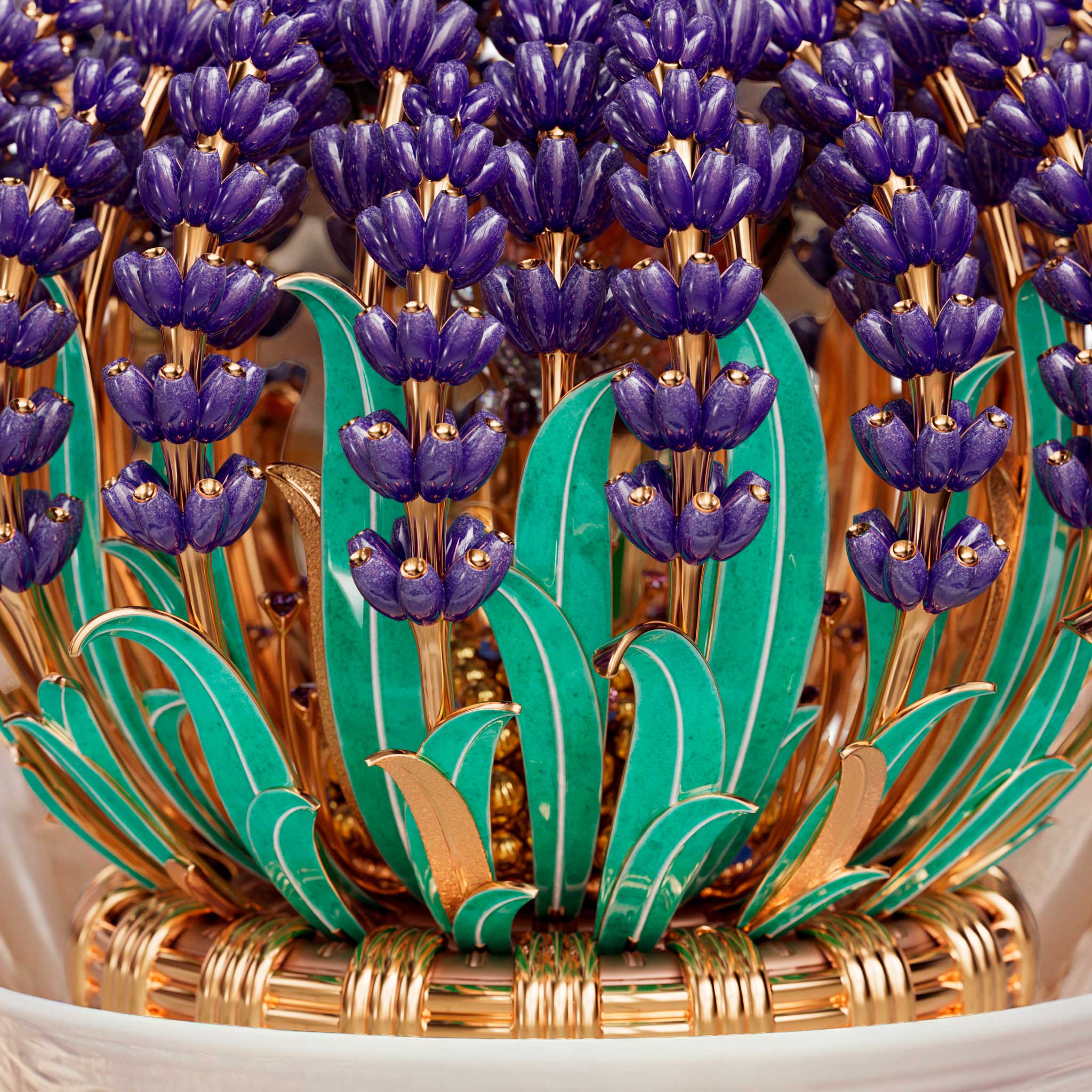 Detalle del Van Cleef & Arpels Brassée de Lavande automaton